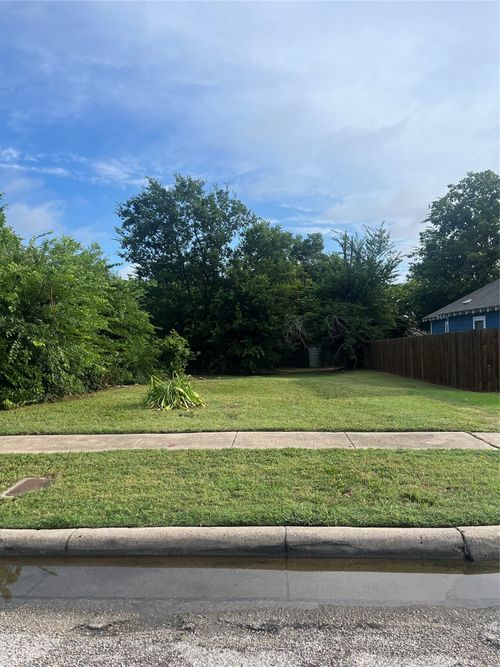 1217 E Tucker St, Fort Worth, TX, 76104-1615 | Card Image