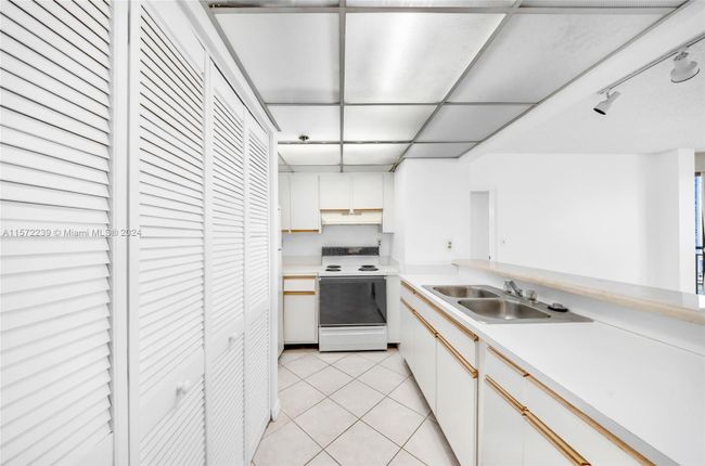APT-1816 - 540 Brickell Key Dr, Condo with 2 bedrooms, 2 bathrooms and null parking in Miami FL | Image 20