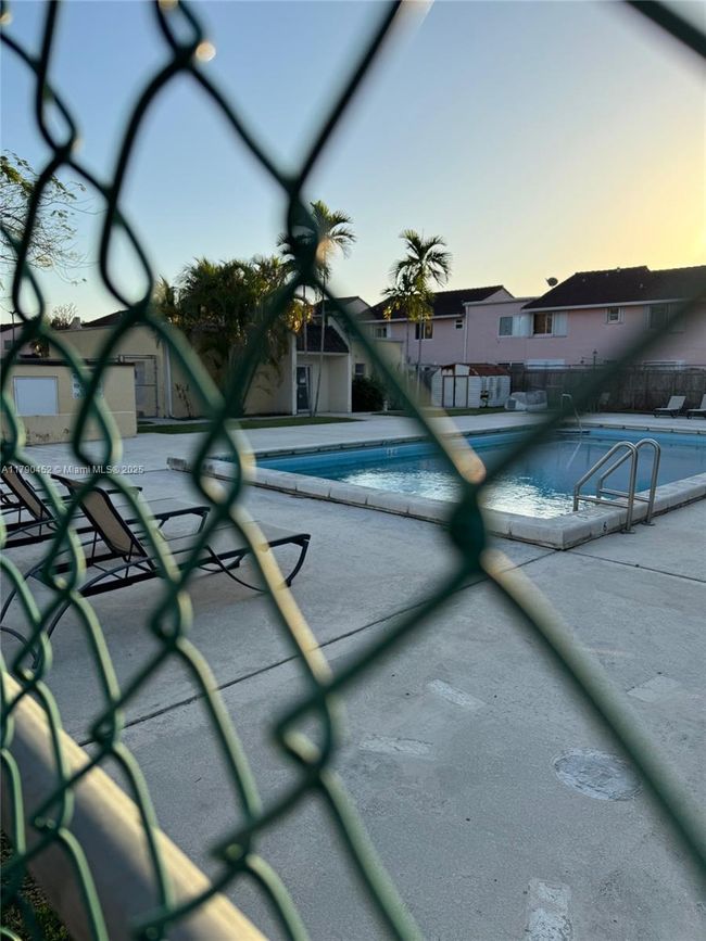 APT-404 - 8005 Lake Dr, Condo with 1 bedrooms, 1 bathrooms and null parking in Doral FL | Image 8