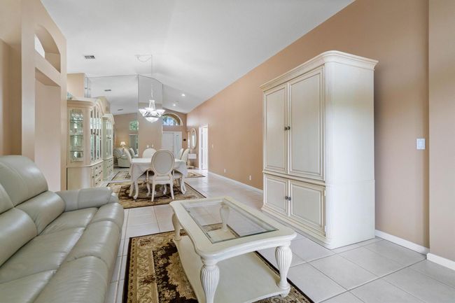 9594 Arbor View Dr, House other with 3 bedrooms, 2 bathrooms and null parking in Boynton Beach FL | Image 12