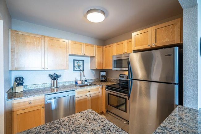 APT-411 - 1830 Embassy Dr, Condo with 1 bedrooms, 1 bathrooms and null parking in West Palm Beach FL | Image 4
