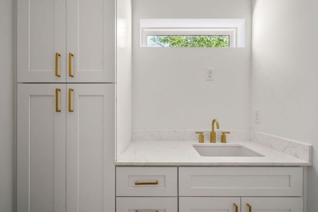 Bathroom with vanity | Image 19