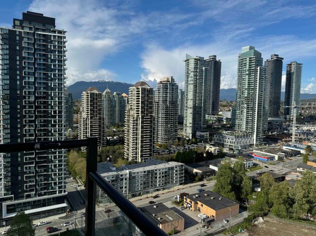 2804 - 2355 Madison Avenue, Condo with 3 bedrooms, 2 bathrooms and 2 parking in Burnaby BC | Image 4