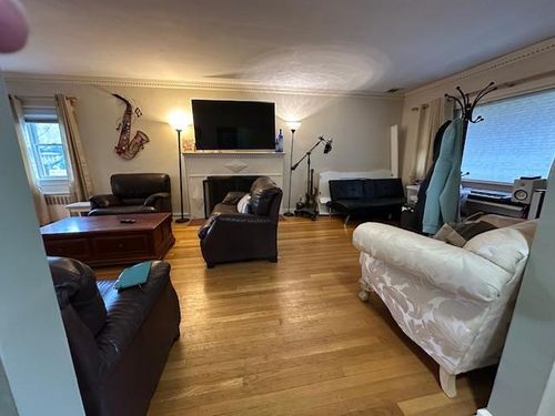 86 Voorhis Ave, Rockville Centre, NY, 11570-2746 | Card Image