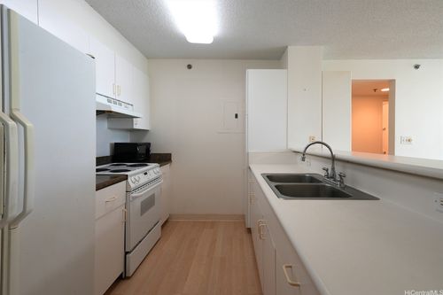 apt-202-1448 Young St, Honolulu, HI, 96814-1849 | Card Image