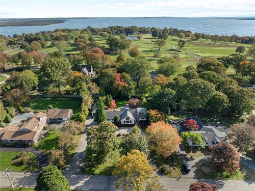 240 Narragansett Bay Ave, Warwick, RI, 02889-6724 | Card Image