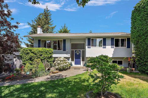 10292 Godfrey Pl, Sidney, BC, V8L2L1 | Card Image