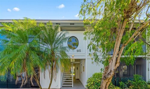 15-915 Ne 199th St, Miami, FL, 33179-3082 | Card Image