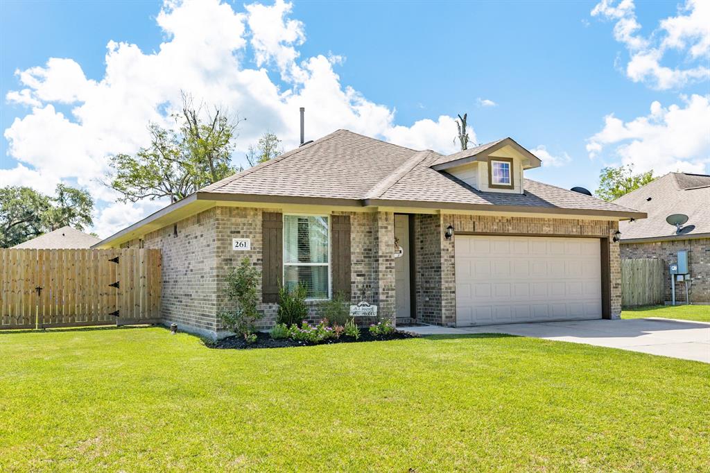 Inwood Dr, West Columbia, TX 77486