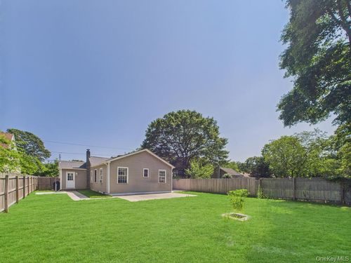 279 Commack Rd, Shirley, NY, 11967-4011 | Card Image
