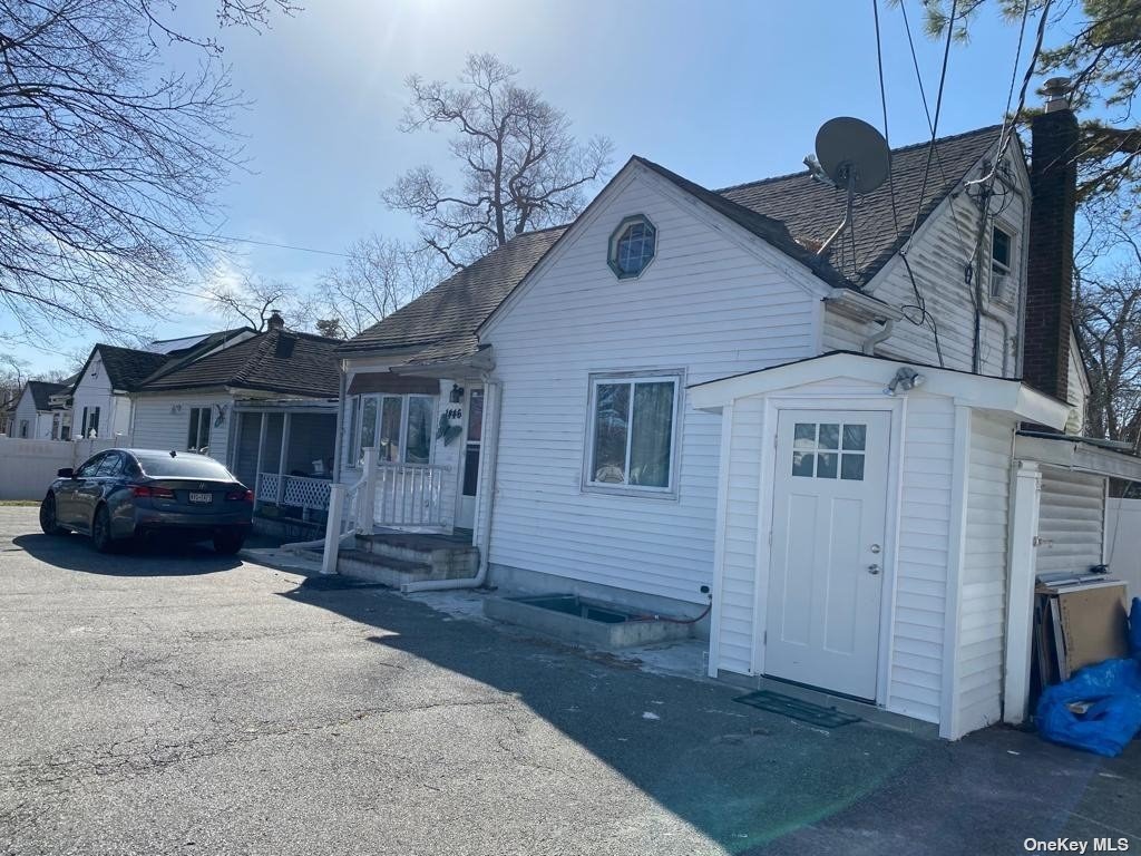 3rd Ave, Bay Shore, NY 11706