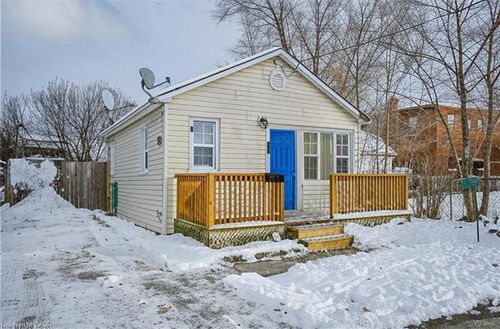 40 Concord Ave, Saint Catharines, ON, L2M5N8 | Card Image