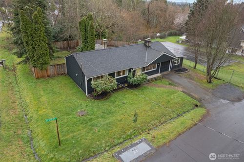 20068 21st Ave Ne, Shoreline, WA, 98155-1376 | Card Image