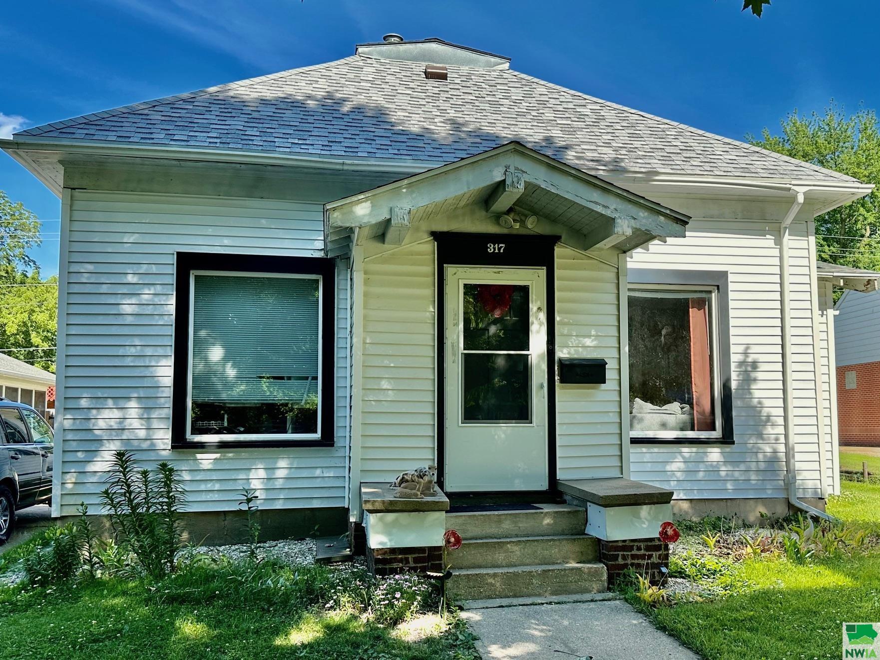 Ontario St, Storm Lake, IA 50588