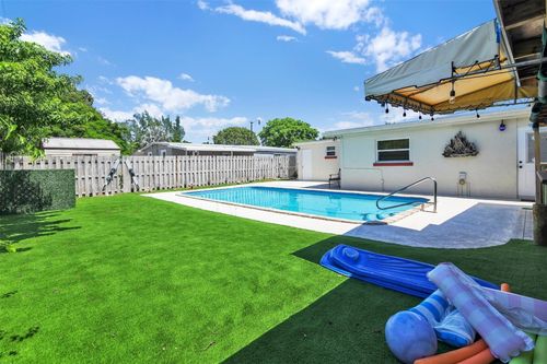 5221 Ne 16th Ave, Pompano Beach, FL, 33064-5615 | Card Image