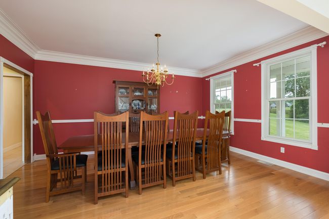 Beautiful Hardwood Floors in the Dining Room | Image 9