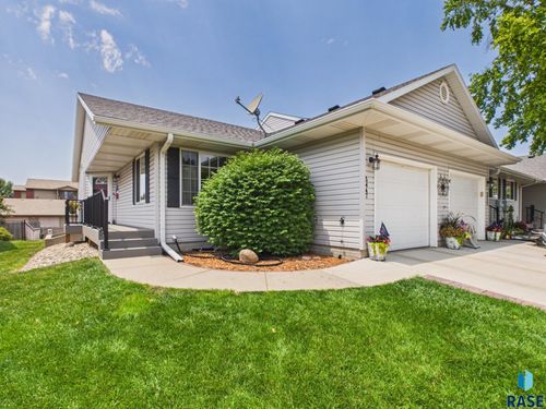 3447 S Goldenrod Ln Lane, Sioux Falls, SD, 57110 | Card Image