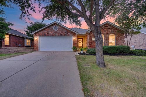 6040 Walleye Dr, Fort Worth, TX, 76179-7594 | Card Image