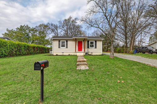 917 Smith St, Shelbyville, TN, 37160-2923 | Card Image
