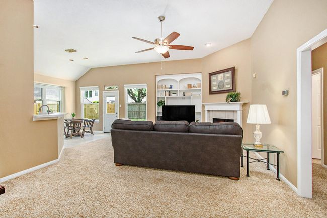 3702 Walden Dr, House other with 3 bedrooms, 2 bathrooms and 2 parking in Pearland TX | Image 7