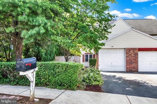 214 S 4th St, WOMELSDORF, PA, 19567-1428 | Card Image