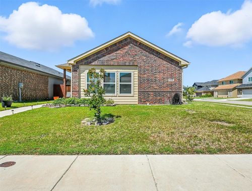 2208 Dana Dr, Grand Prairie, TX, 75051-3955 | Card Image