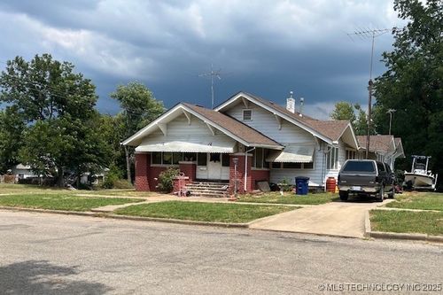 352 Pine St, Nowata, OK, 74048-2646 | Card Image