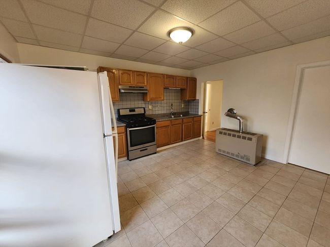 APT-1W - 74 Fulton St, Condo with 2 bedrooms, 1 bathrooms and null parking in Fall River MA | Image 5