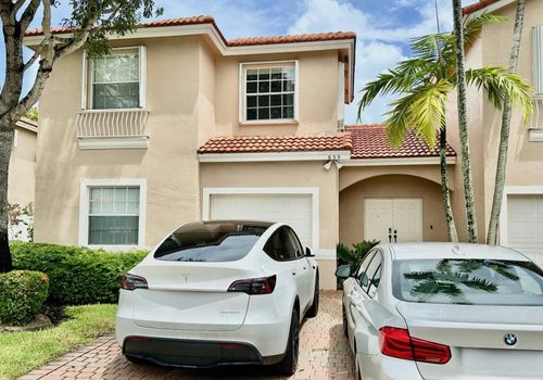 639 Nw 130th Way, Pembroke Pines, FL, 33028-3116 | Card Image