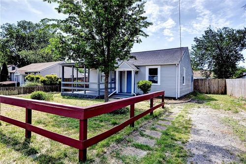 27 Crestwood Cir, Hampton, VA, 23669-2922 | Card Image