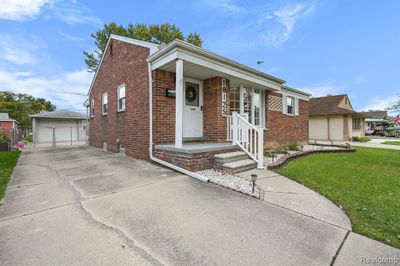 18125 Koester Street, Home with 3 bedrooms, 1 bathrooms and null parking in Riverview MI | Image 2