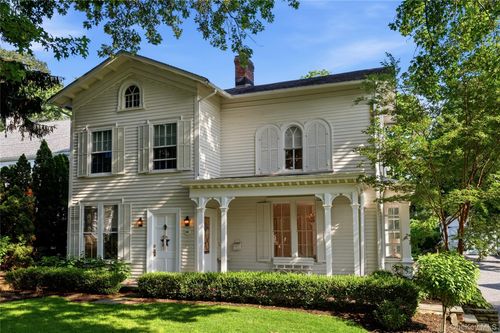 68 Fairview St, Huntington, NY, 11743-3533 | Card Image
