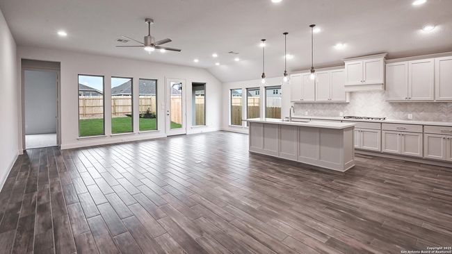 355 Alpine Lks, House other with 4 bedrooms, 3 bathrooms and null parking in New Braunfels TX | Image 8