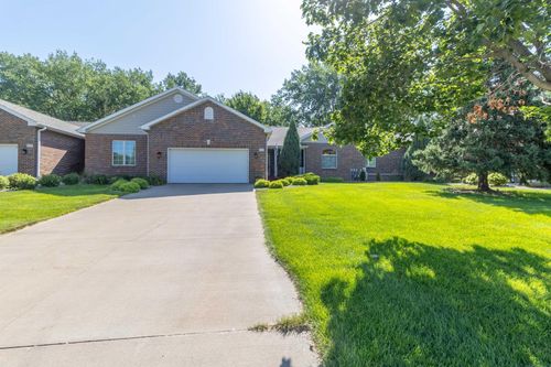 924 Willow Dr, Dakota Dunes, SD, 57049-5171 | Card Image