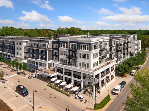 unit-211-935 Lake St E, Wayzata, MN, 55391-1856 | Card Image
