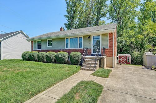 946 Red Ln, Salem, VA, 24153 | Card Image