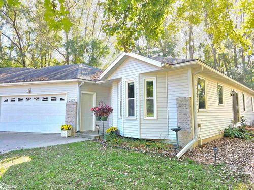 2107 Springview Dr, Mason City, IA, 50401-4622 | Card Image