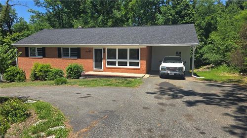 204 Forest Hill Rd, Mount Airy, NC, 27030-2421 | Card Image