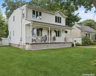 10 Oak Street E, House other with 4 bedrooms, 2 bathrooms and null parking in East Farmingdale NY | Image 2