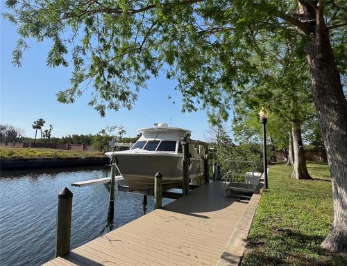 6533 Channelside Dr, New Port Richey, FL, 34652-2061 | Card Image