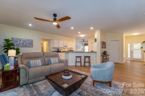 202-99 Ridgetop Cir, Brevard, NC, 28712-3067 | Card Image
