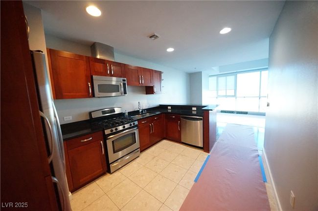 UNIT-804 - 4525 Dean Martin Dr, Condo with 2 bedrooms, 2 bathrooms and null parking in Las Vegas NV | Image 10