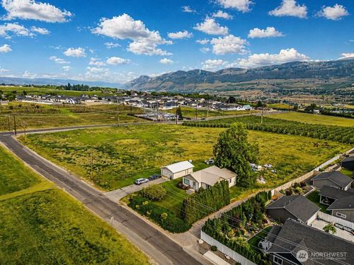 2440 6th St Se, East Wenatchee, WA, 98802-9107 | Card Image
