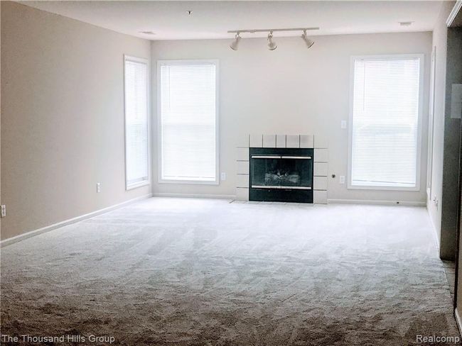 28476 Carlton Way Dr, Condo with 2 bedrooms, 2 bathrooms and null parking in Novi MI | Image 4