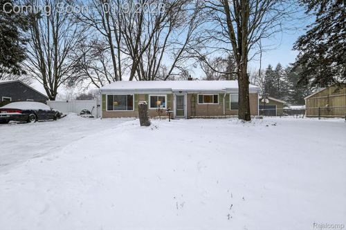 2465 Liter Rd, Lake Orion, MI, 48359-1545 | Card Image