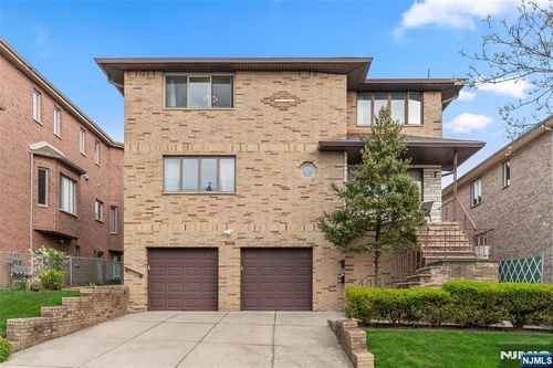 220 8th St, Palisades Park, NJ, 07650-2018 | Card Image