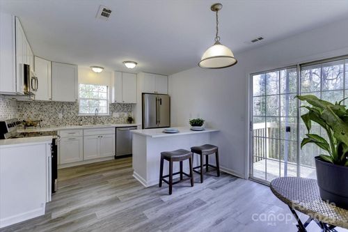 6411 Windsor Gate Ln, Charlotte, NC, 28215-4266 | Card Image