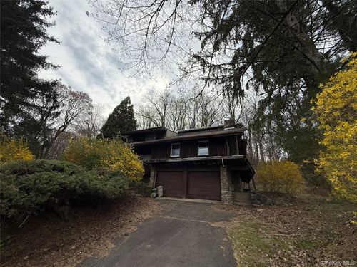 20 Badger St, New City, NY, 10956-1823 | Card Image