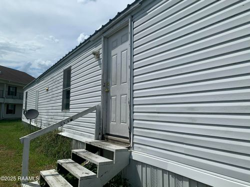 925 Alvin St, New Iberia, LA, 70560-4717 | Card Image