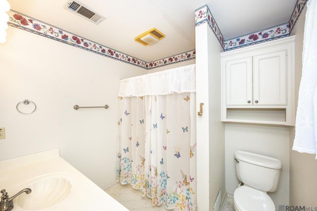 2014 E Catalpa St, House other with 3 bedrooms, 2 bathrooms and 2 parking in Gonzales LA | Image 14